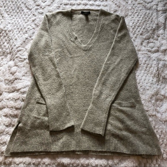 J Crew light heather gray v-neck tunic sweater, Med, wool alpaca blend - Picture 1 of 10